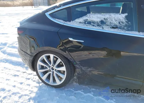 2018 Tesla Model 3 Long Range/Mid Range from USA, damaged, VIN 5YJ3E1EA6JF077061